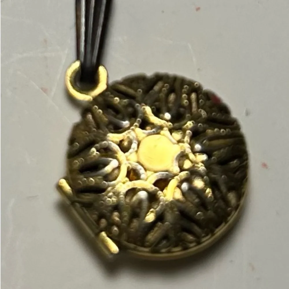 Gold Pendant with Tassel - Picture 8 of 9
